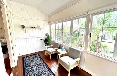Hermit Park Apartment | Premier City Fringe 2 Bedroom Unit with Breakfast Included