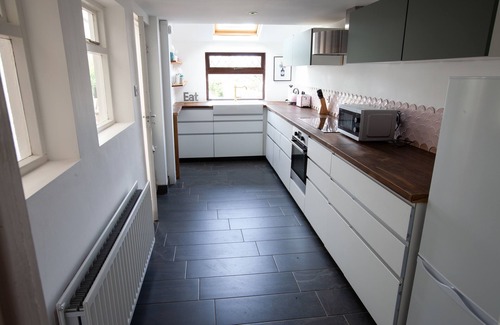 Whitehead House | Stylish Coastal Cottage: Guest Rated 10/10 & Pet Friendly