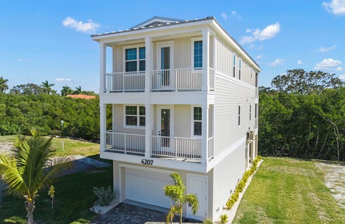 Cortez House | Stylish coastal home next door to AMI enjoy sea coast views with your family.