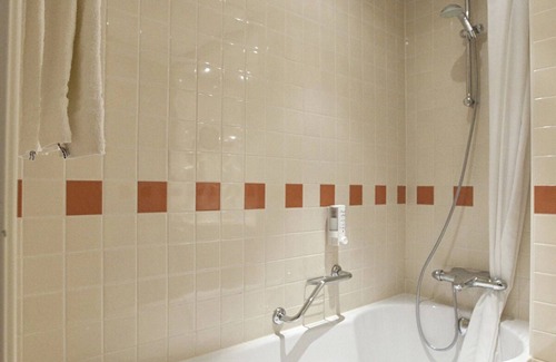 Schelfhorst Hotel | Stylish Comfort Near Scenic Paterswoldsemeer! Outdoor Pool, Free Parking!