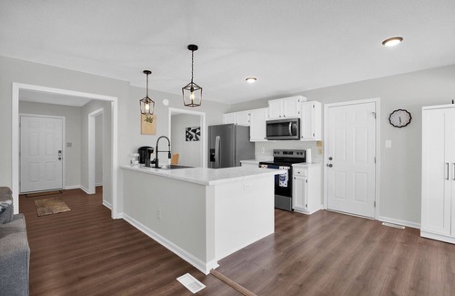 Fayetteville House | Stylish Comfort Near Fort Bragg – Family & Business Friendly!