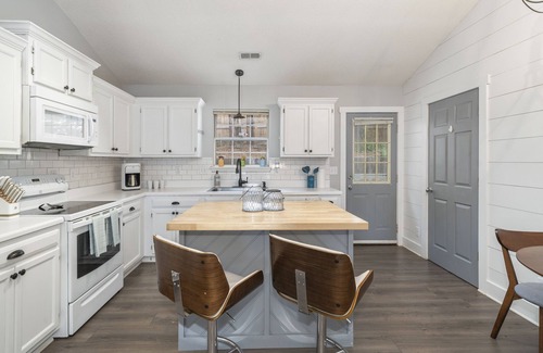 Durham House | Stylish Bungalow Near Duke, UNC & Downtown - Guest Rated 10/10