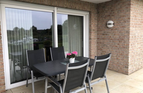 Haren Apartment | Idyllic Marina Retreat: Pet-Friendly Home with Ocean Views