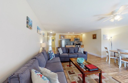 Edgecomb Condo | Trendy Condo at Sheepscot Harbor Resort with River Views