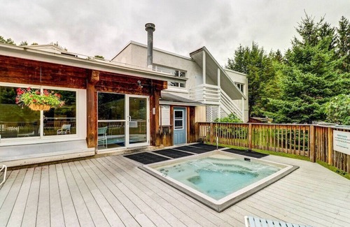 Warren Condo | Guest Rated 10/10: Stylish Condo at Sugarbush Mountain