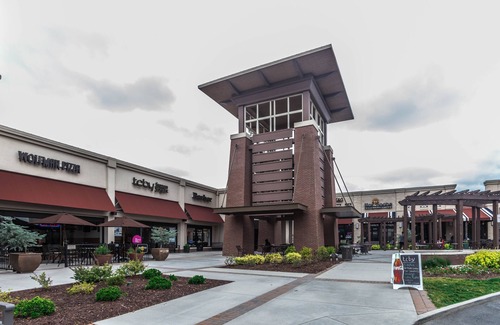 Charlotte Condo | Ideal Condo Retreat Near Southpark with Spa and Pool Access