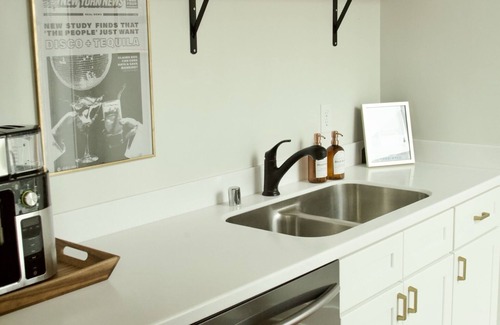 Paducah Condo | Elegant Condo with Kitchen Overlooking Broadway - 9.6/10 Rating