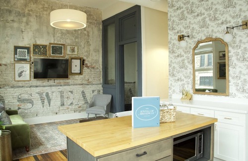 Paducah Condo | Elegant Condo with Kitchen Overlooking Broadway - 9.6/10 Rating