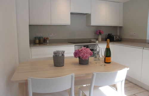 Helford Cottage | Cozy Cornish Waterside Cottage with Ocean Views