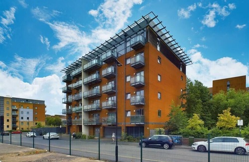 Sheffield Apartment | Stylish & Cosy Studio with Balcony Views - Vibrant City Centre!