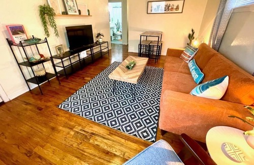 Northside Cottage | Stylish Cottage 220 - Free Parking - Self Check-in