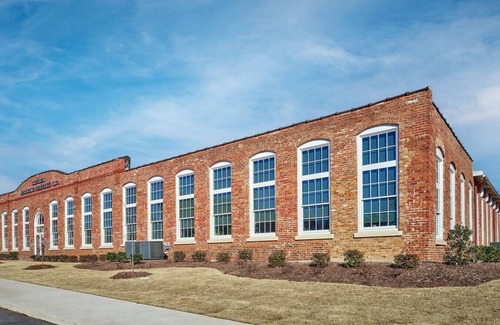 Clayton Apartment | Stylish, Cozy 2BD Apt Near DT Clayton | Pool | Gym