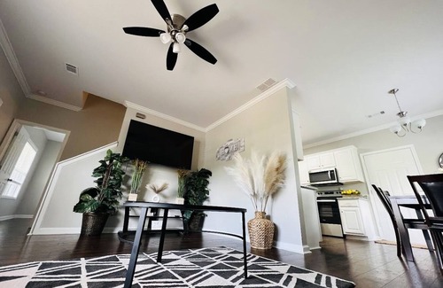 Buford House | Chic 3-Bed Retreat: Pet-Friendly with Modern Amenities