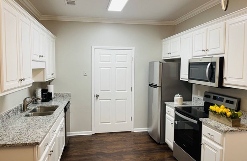 Buford House | Chic 3-Bed Retreat: Pet-Friendly with Modern Amenities