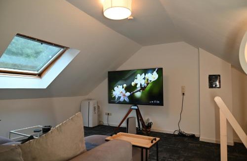 Lewacker Apartment | stylish, cozy, close to nature