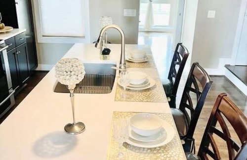 Avondale House | Chic Condo Retreat Near Cincinnati Zoo for Families