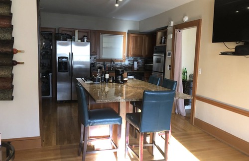 Hartford House | Cozy Fully Equipped Home Perfect for Families