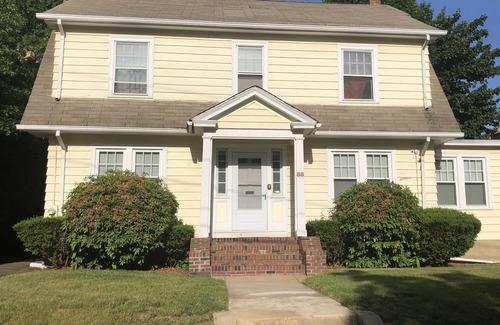Hartford House | Cozy Fully Equipped Home Perfect for Families