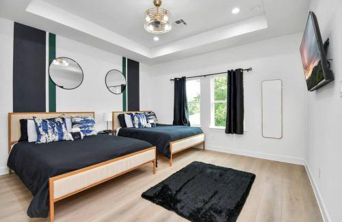 OST - South Union House | Cozy Retreat with Hot Tub & Ocean Views Near Downtown