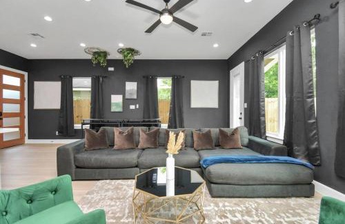 OST - South Union House | Cozy Retreat with Hot Tub & Ocean Views Near Downtown