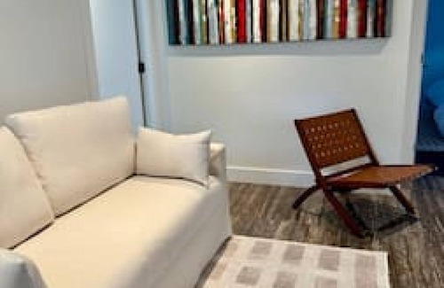 Riley Park-Little Mountain House | Stylish cozy suite in Riley Park