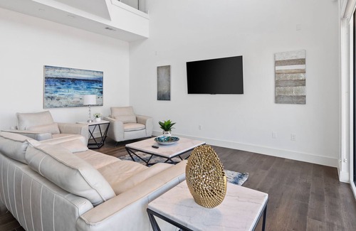 Cedars Apartment | Stylish Dallas Penthouse
