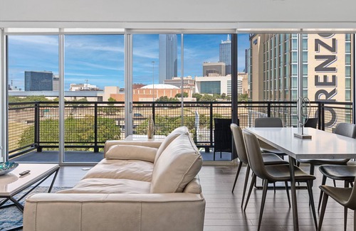 Cedars Apartment | Stylish Dallas Penthouse