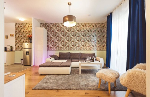 Belso-Ferencvaros Apartment | Stylish Danube View Apartment 2BR 2BA Top Central Location