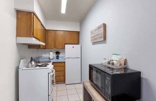 Washington Square West Apartment | Deluxe Flat with Spa and Pet-Friendly Amenities
