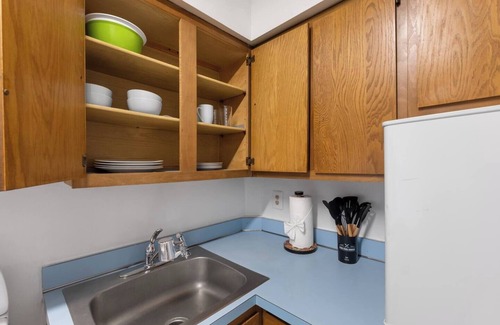 Washington Square West Apartment | Deluxe Flat with Spa and Pet-Friendly Amenities