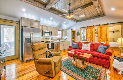 Swannanoa Cottage | Modern Dog-Friendly Cottage with Fast WiFi & Ideal Location