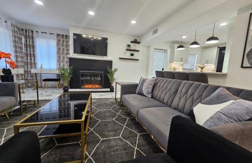 Lawsona - Fern Creek House | Modern Duplex Steps from Lake Eola in Orlando
