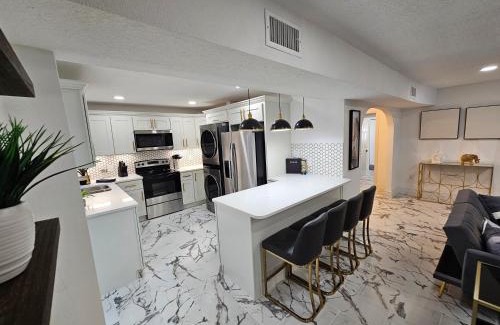 Lawsona - Fern Creek House | Modern Duplex Steps from Lake Eola in Orlando