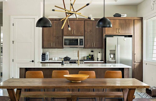 MLK House | Stylish East Austin Home | 2BR | BBQ | Close to DT