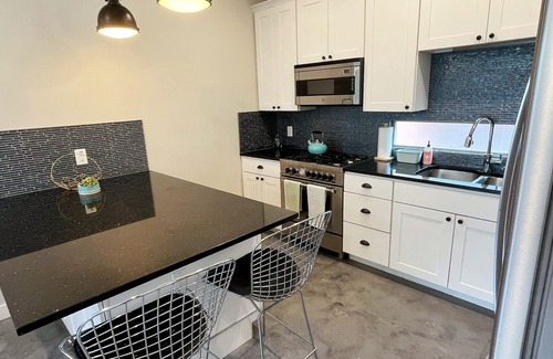 Govalle House | Modern East Austin Resort with Pool and Guest House