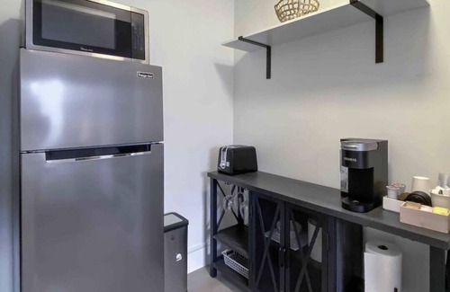 Coral Ridge Apartment | East Lauderdale Efficiency: 10/10 Rated & Close to Beach