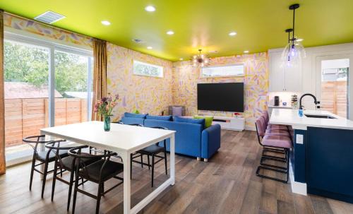 Blackshear-Prospect Hill House | Stylish Eastside Getaway Yard Pool Firepit & Golf Nearby