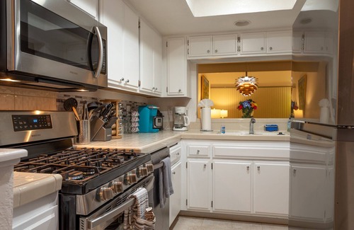 Palm Springs Condo | Elegant Condo with Pool & Spa at Oasis Resort, South Palm Springs