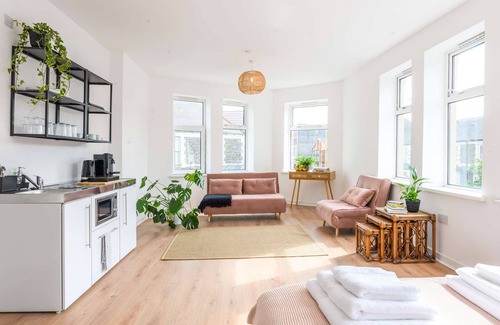 Riverside Apartment | Modern Boutique Apartment Near City Center for 5 Guests