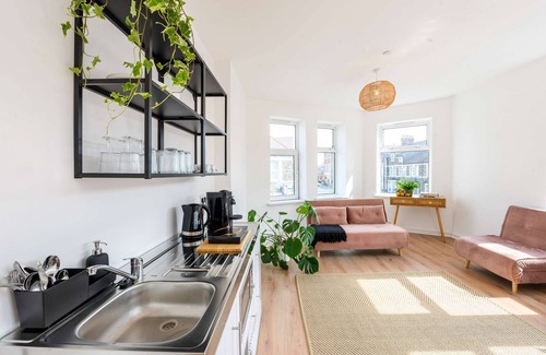 Riverside Apartment | Modern Boutique Apartment Near City Center for 5 Guests