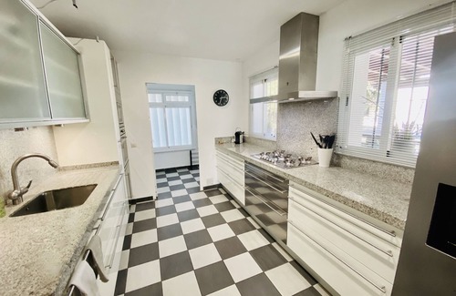 Guadalmina House | Modern 4-Bedroom Villa with Pool and Ocean Views in Guadalmina