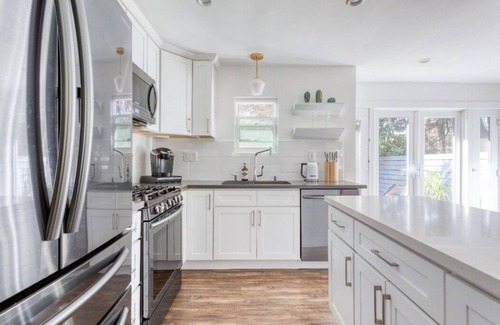 Verdugo Woodlands House | Exclusive European Design Home with Pet-Friendly Amenities