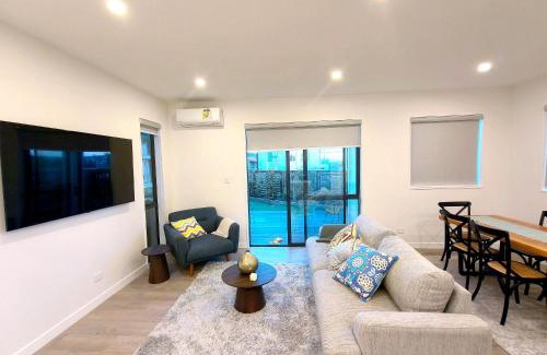 Hillcrest Villa | Stylish Family Retreat in Hillcrest 4 Bedroom and Playroom