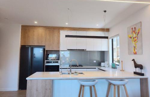 Hillcrest Villa | Stylish Family Retreat in Hillcrest 4 Bedroom and Playroom
