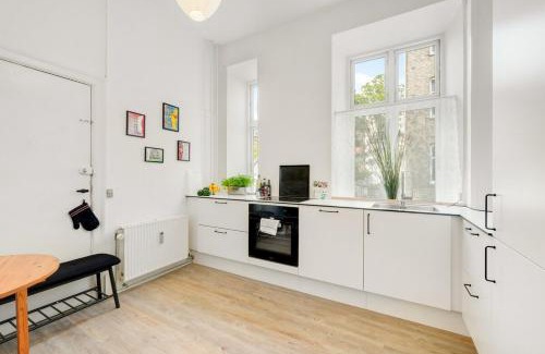 Frederiksberg C Apartment | Stylish flat - 200m2 of comfort