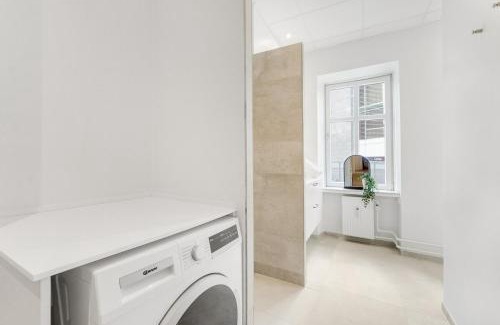 Frederiksberg C Apartment | Stylish flat - 200m2 of comfort