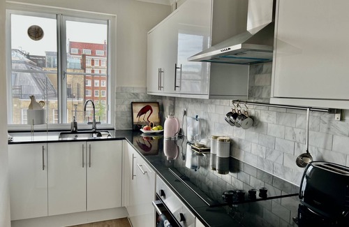 City of Westminster Apartment | Chic Flat in Central London’s Marylebone - Guest Rated 10/10