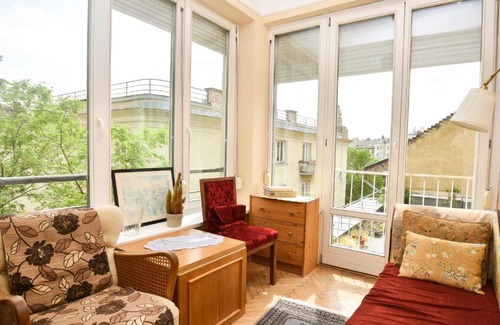 Krisztinavaros Apartment | Elegant Flat with Balcony Near the Castle & Metro