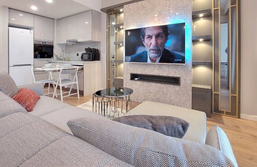 Bagcilar Apartment | Modern Flat Featuring Pool, Fitness Center & Family Amenities