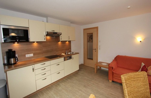 Uderns Apartment | Cozy Holiday Flat in Uderns, Family-Friendly with Kitchen